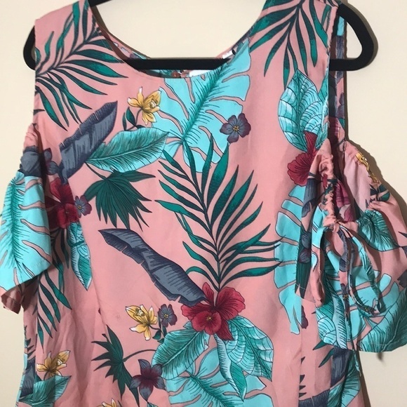 Asos Curve Junarose cold shoulder top 16 - Picture 6 of 9